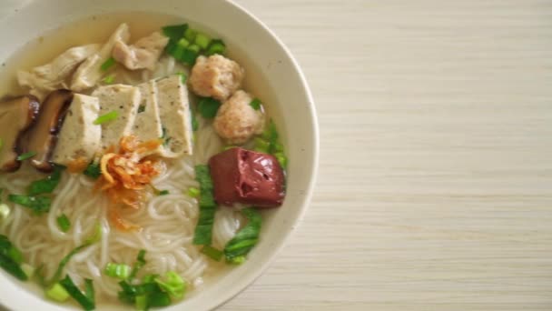 Vietnamese Rice Noodles Soup Vietnamese Sausage Served Vegetables Crispy Onion — Stock Video