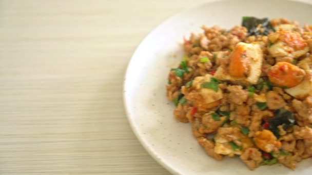 Cerdo Picado Frito Con Huevo Salado — Vídeos de Stock