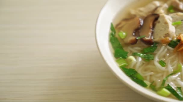 Vietnamese Rice Noodles Soup Vietnamese Sausage Served Vegetables Crispy Onion — Stock Video