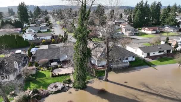 Cinematic Aerial Drone Pan Shot Flooding Residential Homes Duwamish Green — Vídeo de stock