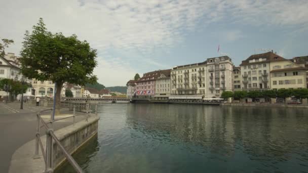 Establishing Shot Lucerne Old Town Picturesque Buildings Next Reuss River — Stock Video