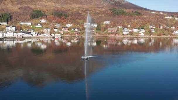 Källa Fjorden Nära Byn Torsken Norge Den Lilla Fiskebyn Vid — Stockvideo