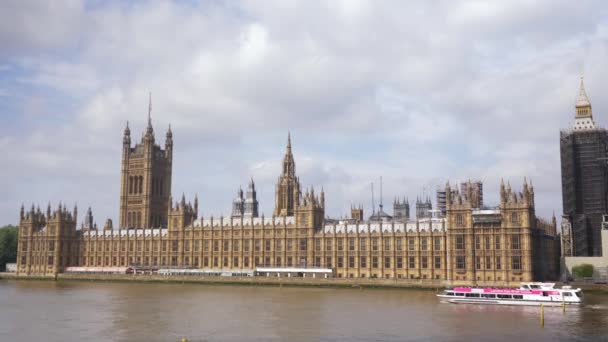 River Thames Boat Moving Cityscape Lodon Westminster Big Ben Clock — Wideo stockowe