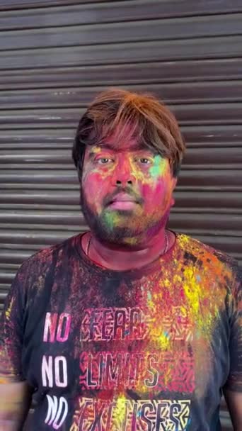Vertical Shot Young Man Multi Colored Gulal His Face Holi — Stok video