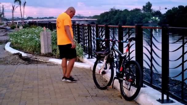 Güzel Iloilo Nehri Nin Yanında Popüler Bir Manzara Merkezi Olan — Stok video