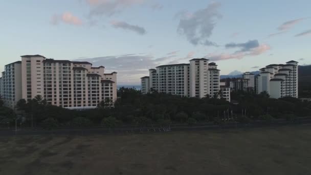 Aerial Upwards Waterfront Resort Buildings Olina Coastline Oahu Hawaii — стоковое видео