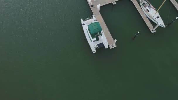 Topdown Längs Segelbåtar Vatten Olina Marina Hawaii — Stockvideo