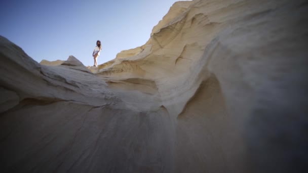 Heldenhafte Pose Der Dünenwüste Fuerteventura Spanien — Stockvideo