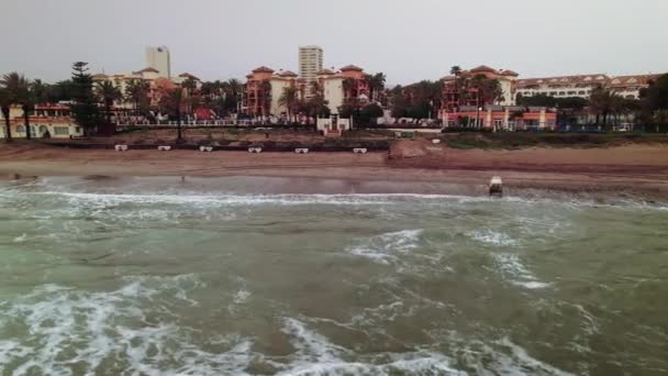 Drone Flying Sideways Beach Cloudy Day — Stockvideo