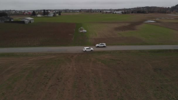 White Car Pulling Country Farm Road Abbotsford Wide Aerial Fixed — Vídeo de stock