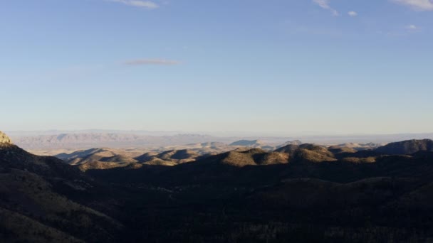 Slowly Descending Aerial View Rolling Hills Desert Landscape — Vídeo de Stock