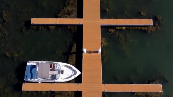 Picturesque Marina Waterfront Dock Motorboats Sail Boats Moored Docks Aerial — Vídeo de Stock