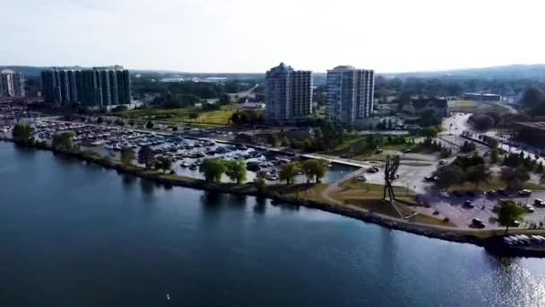 Barrie Ontario Daki Waterfront Konutları Nın Dışındaki Şehir Merkezindeki Yat — Stok video