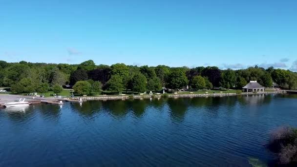 Lake Waterfront Marina Boat Dock Rural Ontario Canada Summer Day — Vídeo de stock