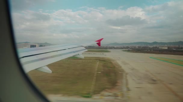 Αεροσκάφος Airbus A320 Που Προσγειώνεται Στο Αεροδρόμιο Της Βαρκελώνης — Αρχείο Βίντεο