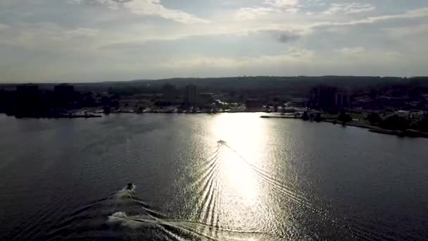 Flygdrönare Utsikt Över Sjön Simcoe Barrie Ontario Motorbåtar Solnedgången Vid — Stockvideo