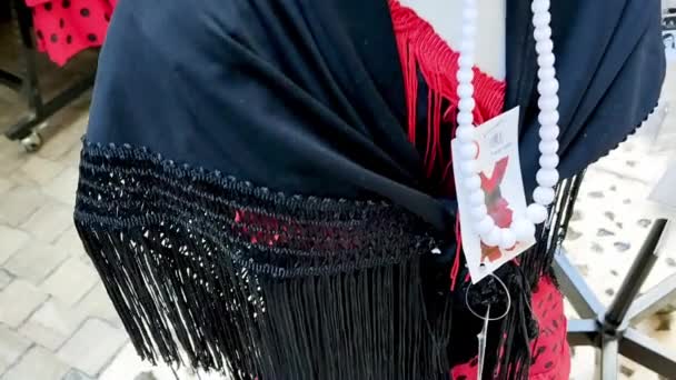 Traje Flamenca Tradicional Español Para Exhibir Maniquí Fuera Una Tienda — Vídeos de Stock