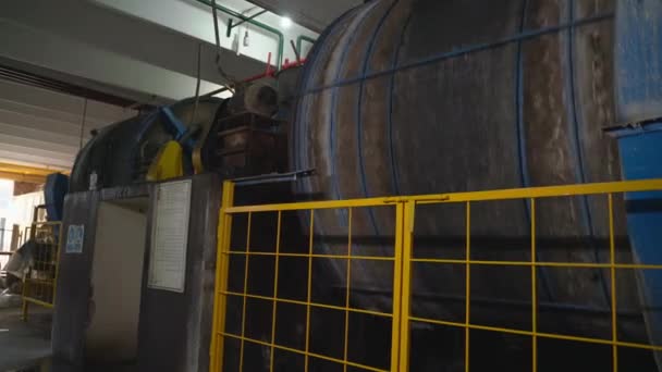 Промышленные Барабаны Сушки Шуршащие Ткани Процессе Производства — стоковое видео