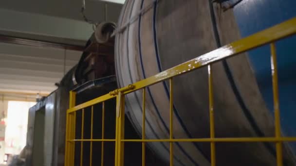 Trätorktrummor Roterar Fabrik För Tillverkning Läder — Stockvideo