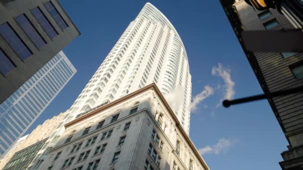 Lange Neoklassieke Wolkenkrabber Residentiële Condo Hotel Building Downtown Urban Setting — Stockvideo