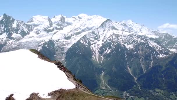 Drone Shot Del Mont Blanc Las Montañas Circundantes — Vídeos de Stock