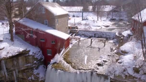 Decew Falls的老水磨坊Niagara冬季脱皮谷物磨坊 — 图库视频影像