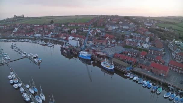 Whitby North York Moors Uçuşu Sabahın Erken Saatlerinde Parkol Deniz — Stok video