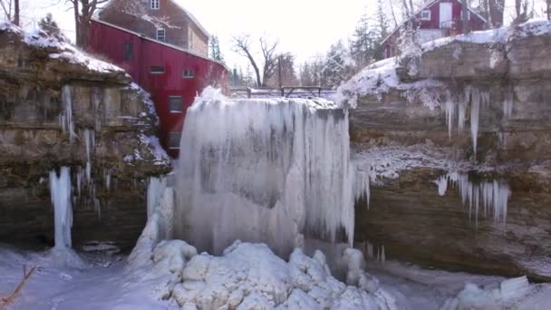 Büyük Donmuş Şelale Tarihi Tahıl Değirmeni Niagara Escarpment Decew Falls — Stok video