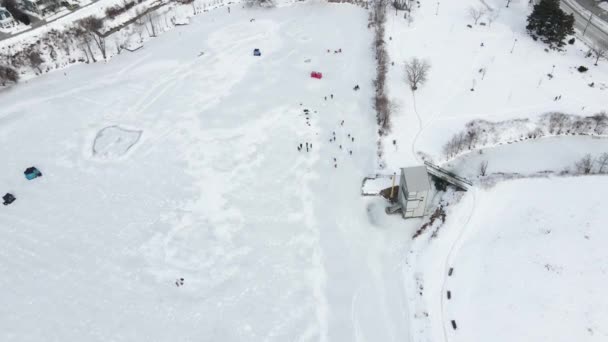 ポート ダルハウジー オンタリオ州マーティンデール池の散乱スケーターレンニー公園 — ストック動画