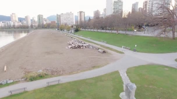 Vancouvers Engelska Bay Totem Vid Soluppgången Centrala Vancouver — Stockvideo