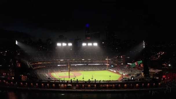 Lucht Close Snelle Panning Shot Van Oracle Park Nachts Met — Stockvideo