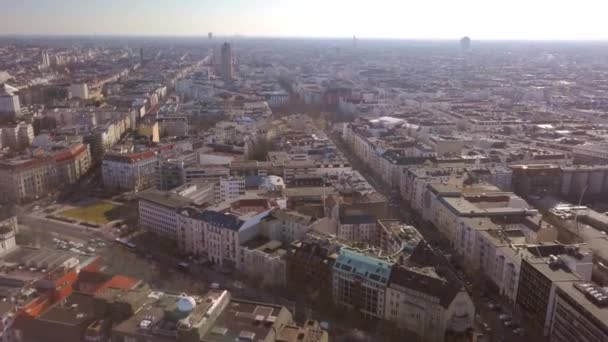 Drönare Flygning Över Campus För Tekniska Universitetet Berlin Med Utsikt — Stockvideo