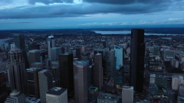 Seattle Şehir Merkezindeki Gökdelenlerin Geniş Yörüngeli Görüntüsü Lake Union Lake — Stok video