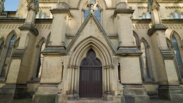 Gothic Cathedral Side Porch Dark Wooden Entrance Door Archway Brick — Vídeos de Stock
