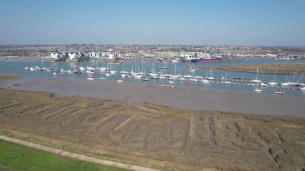 Yelkenli Yatlar Brightlingsea Essex Insansız Hava Aracı Görüntüsünde Demirli — Stok video