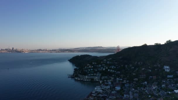 Açık Bir Günde Sausalito Üzerinde Uçarken Golden Gate Köprüsü Nün — Stok video