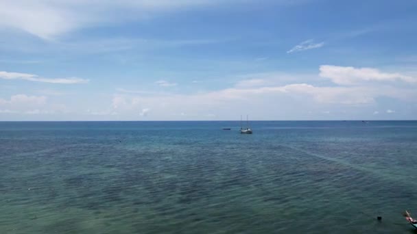 Eine Drohne Hebt Ins Meer Von Koh Tao — Stockvideo