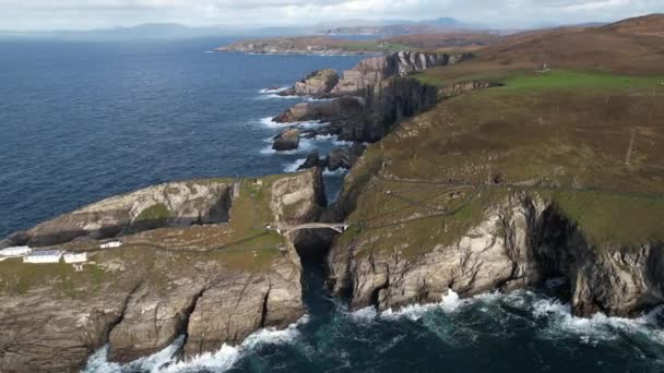 Mizen Head County Cork Ireland Aerial View Coastline Bridge Signal — Vídeo de stock