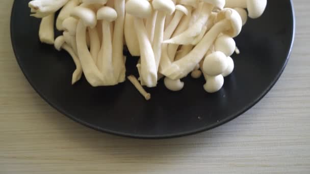 Champignon Frais Hêtre Blanc Champignon Blanc Reishi Sur Assiette — Video