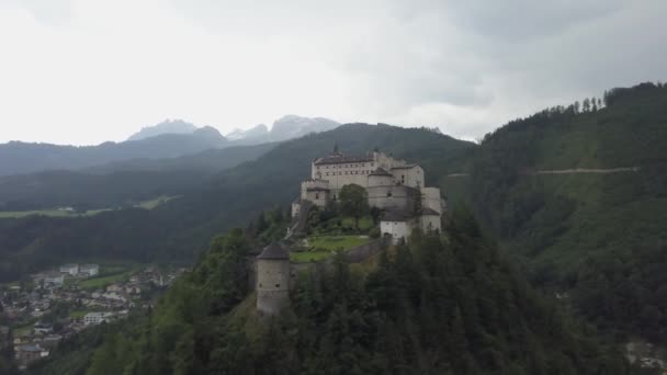 Aerial Orbit Medieval Hohenwerfen Fortress Top Steep Hill Surrounded Pine — Vídeo de Stock