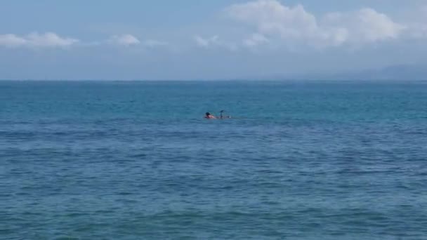 Man Swimming Alone Surfboard Sea Summer Wide — Stockvideo