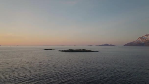 Letecký Pohled Ostrov Uměleckém Kruhu Oceánu Tromvik Kvaloya Severní Norsko — Stock video