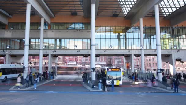 Time Lapse Llegada Salida Autobuses Desde Terminal Estación Lovaina Bélgica — Vídeos de Stock