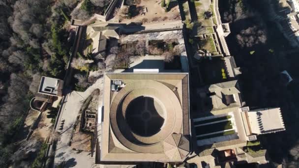 Charles Palace Üzerinde Uçan Alhambra Kalesi Içinde Arka Planda Şehir — Stok video
