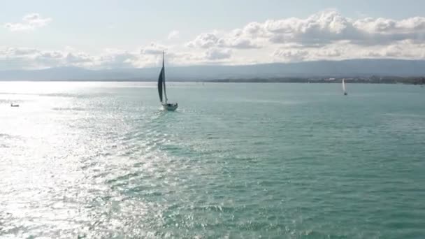 Cinematic Aerial Large Sailboat Beautiful Lake Summer — Vídeo de stock