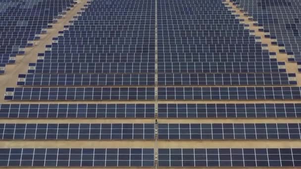 Filas Painéis Solares Drone Inclinar Estação Geradora Solana Perto Gila — Vídeo de Stock