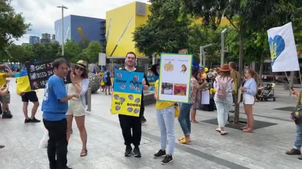 Demonstration Organised Held Brisbane Square Protestors Holding Signs Show Supports — Stock Video