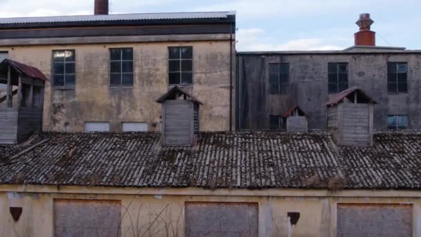 Alte Vergessene Fabrik Die Renoviert Werden Muss — Stockvideo