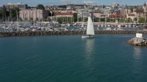 Beautiful Aerial Sailboat Leaving Harbor Lake Geneva — Vídeos de Stock