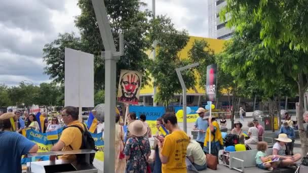 Auf Dem Platz Der Innenstadt Von Brisbane Queensland Australien Versammelten — Stockvideo